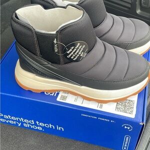 Kizik (hands free) Women's Black Winter Boots